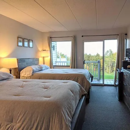 Cute Lower Level Cedar Lodge Room With Balcony & Lake Views! Laconia Exterior photo