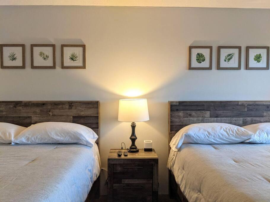 Apartment Cute Lower Level Cedar With Balcony & Views! *