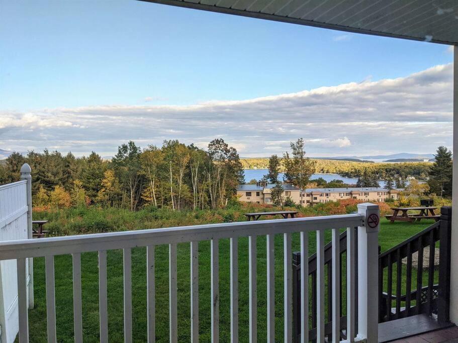 Cute Lower Level Cedar With Balcony & Views! *
